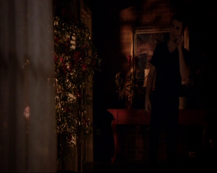 VampireDiariesWorld-dot-nl_7x05LiveThroughThis1949.jpg