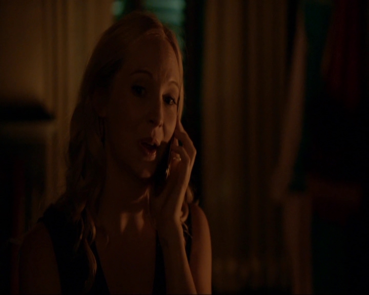 VampireDiariesWorld-dot-nl_7x05LiveThroughThis1975.jpg