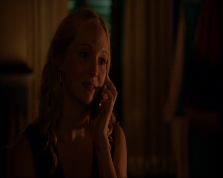 VampireDiariesWorld-dot-nl_7x05LiveThroughThis1976.jpg