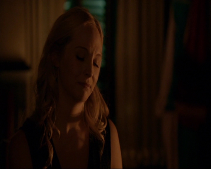 VampireDiariesWorld-dot-nl_7x05LiveThroughThis1977.jpg