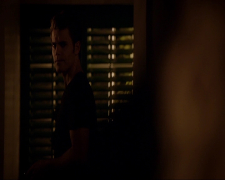 VampireDiariesWorld-dot-nl_7x05LiveThroughThis1980.jpg