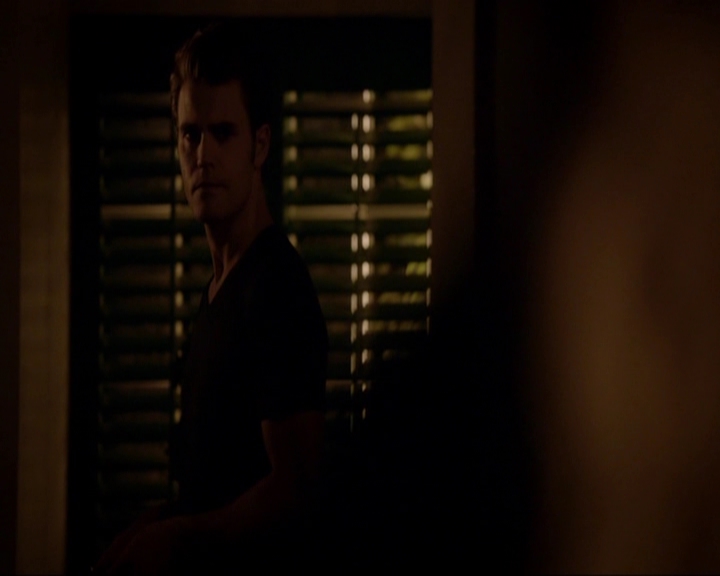 VampireDiariesWorld-dot-nl_7x05LiveThroughThis1981.jpg