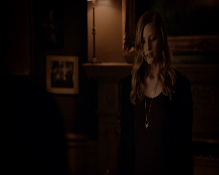 VampireDiariesWorld-dot-nl_7x05LiveThroughThis1990.jpg