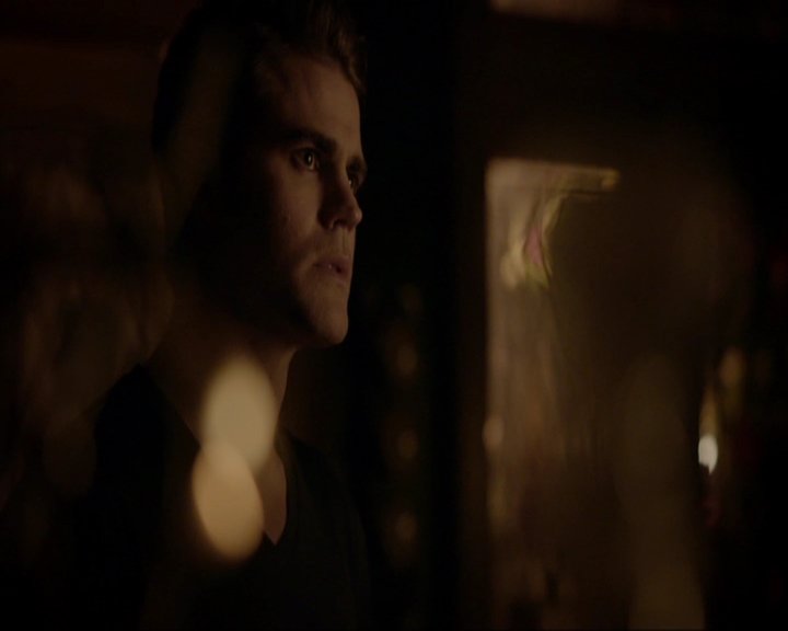 VampireDiariesWorld-dot-nl_7x05LiveThroughThis2004.jpg