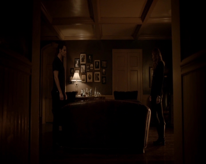 VampireDiariesWorld-dot-nl_7x05LiveThroughThis2043.jpg