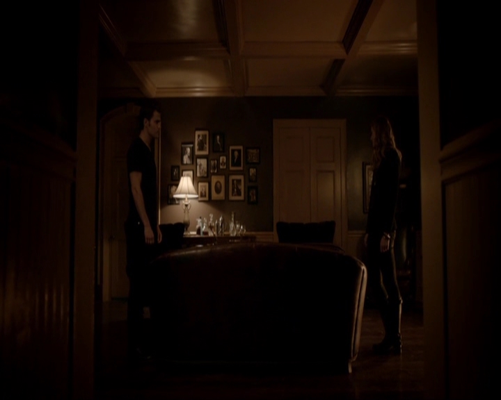 VampireDiariesWorld-dot-nl_7x05LiveThroughThis2044.jpg