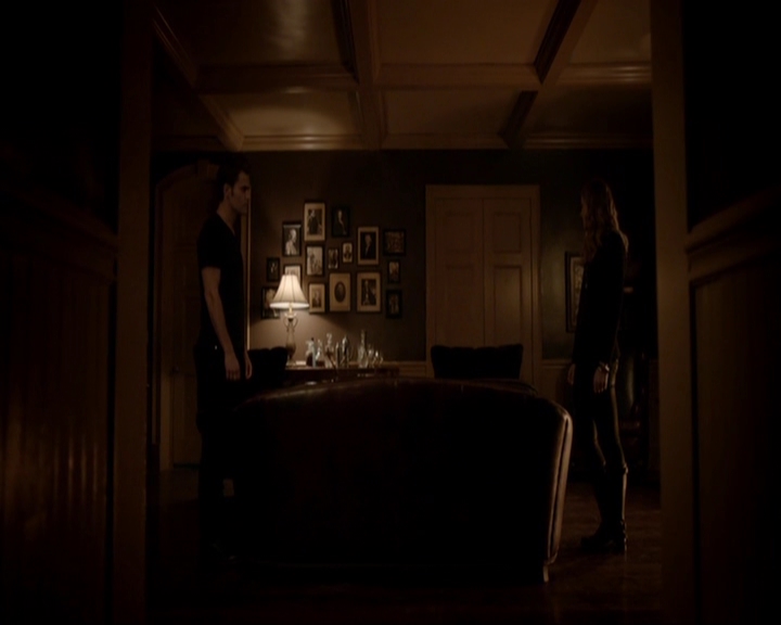 VampireDiariesWorld-dot-nl_7x05LiveThroughThis2045.jpg