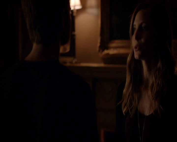 VampireDiariesWorld-dot-nl_7x05LiveThroughThis2077.jpg