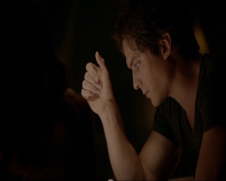 VampireDiariesWorld-dot-nl_7x05LiveThroughThis2107.jpg