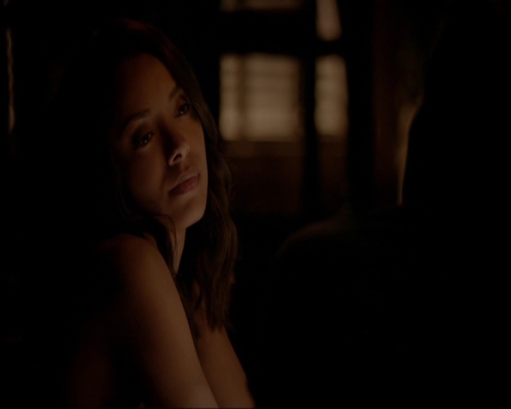 VampireDiariesWorld-dot-nl_7x05LiveThroughThis2113.jpg