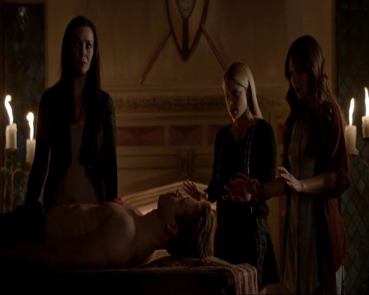 VampireDiariesWorld-dot-nl_7x05LiveThroughThis2132.jpg