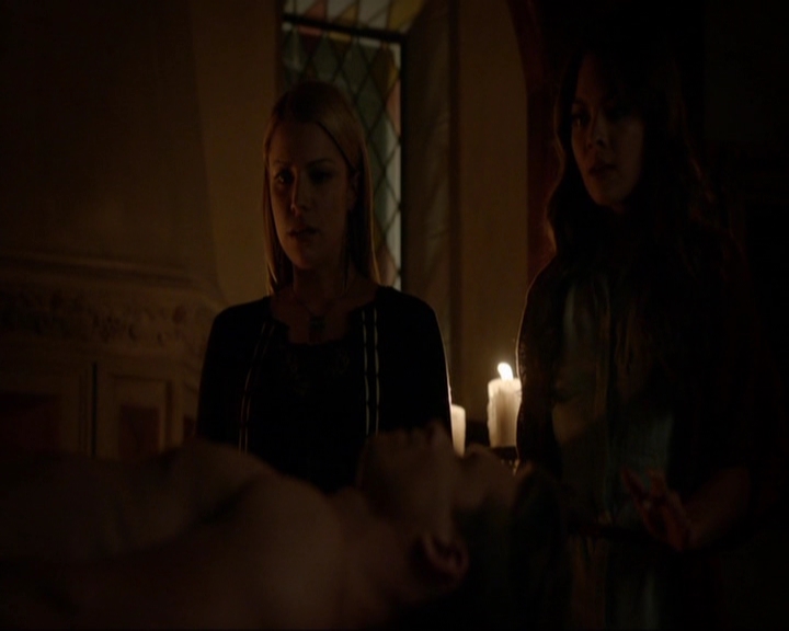 VampireDiariesWorld-dot-nl_7x05LiveThroughThis2160.jpg