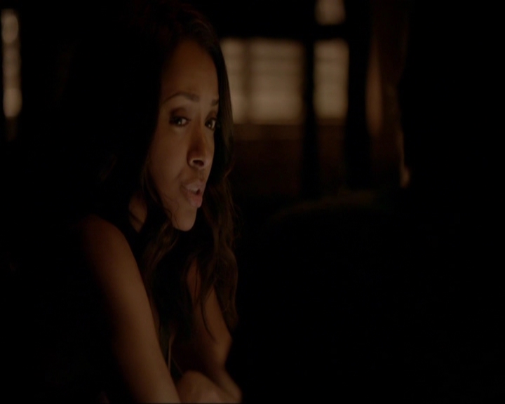 VampireDiariesWorld-dot-nl_7x05LiveThroughThis2191.jpg