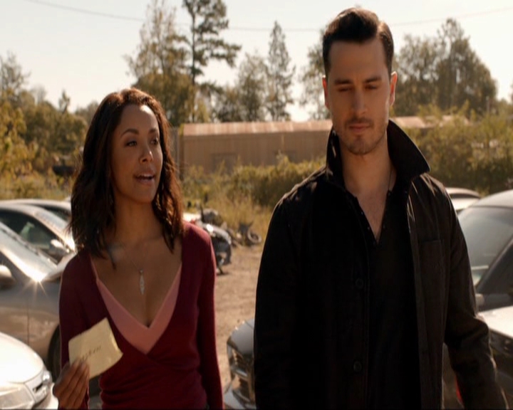 VampireDiariesWorld-dot-nl_7x07MommieDearest0422.jpg