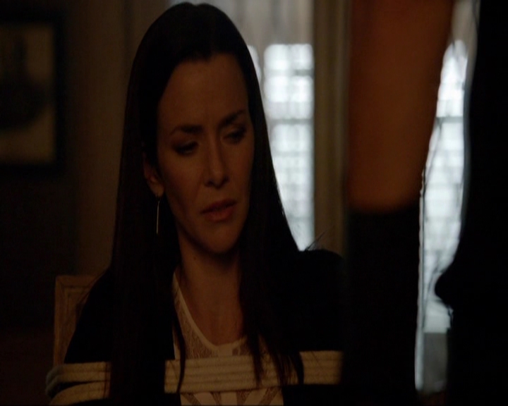 VampireDiariesWorld-dot-nl_7x07MommieDearest0506.jpg