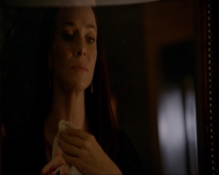 VampireDiariesWorld-dot-nl_7x07MommieDearest1296.jpg