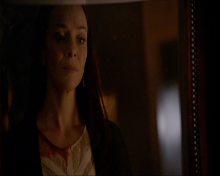 VampireDiariesWorld-dot-nl_7x07MommieDearest1297.jpg