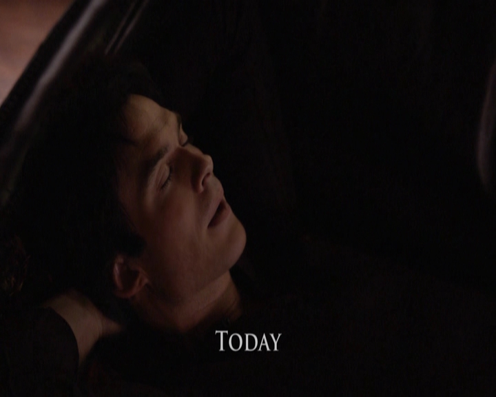 VampireDiariesWorld-dot-nl_7x08HoldMeThrillMeKissMeKillMe-deletedscenes0001.jpg