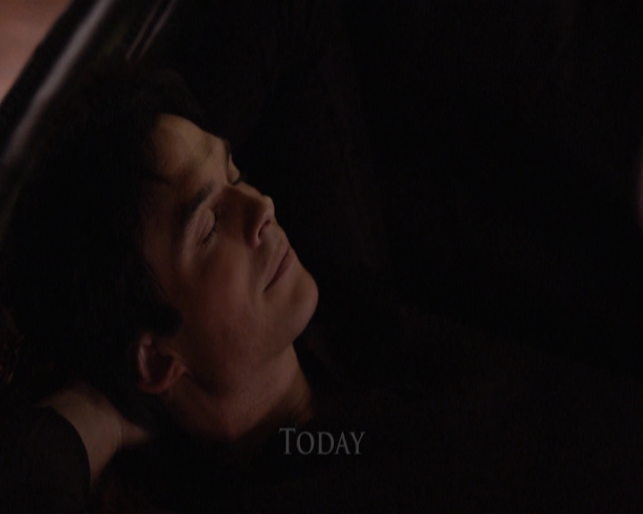 VampireDiariesWorld-dot-nl_7x08HoldMeThrillMeKissMeKillMe-deletedscenes0003.jpg