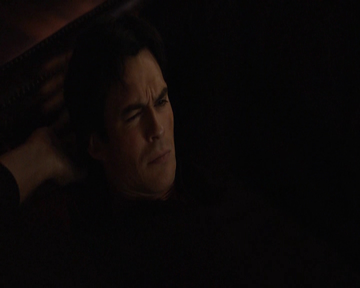 VampireDiariesWorld-dot-nl_7x08HoldMeThrillMeKissMeKillMe-deletedscenes0005.jpg