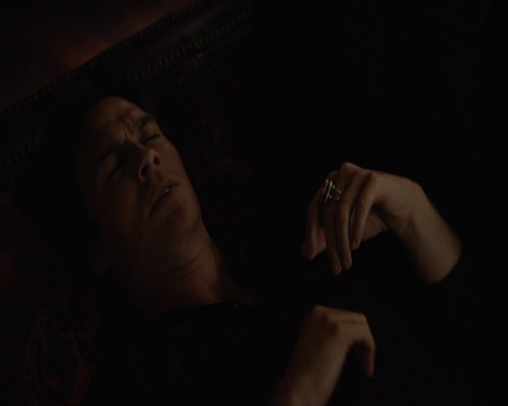 VampireDiariesWorld-dot-nl_7x08HoldMeThrillMeKissMeKillMe-deletedscenes0008.jpg