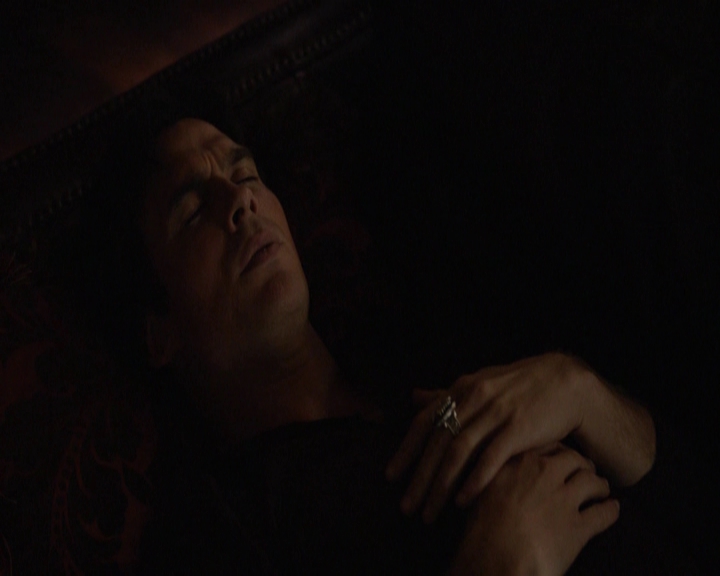 VampireDiariesWorld-dot-nl_7x08HoldMeThrillMeKissMeKillMe-deletedscenes0009.jpg