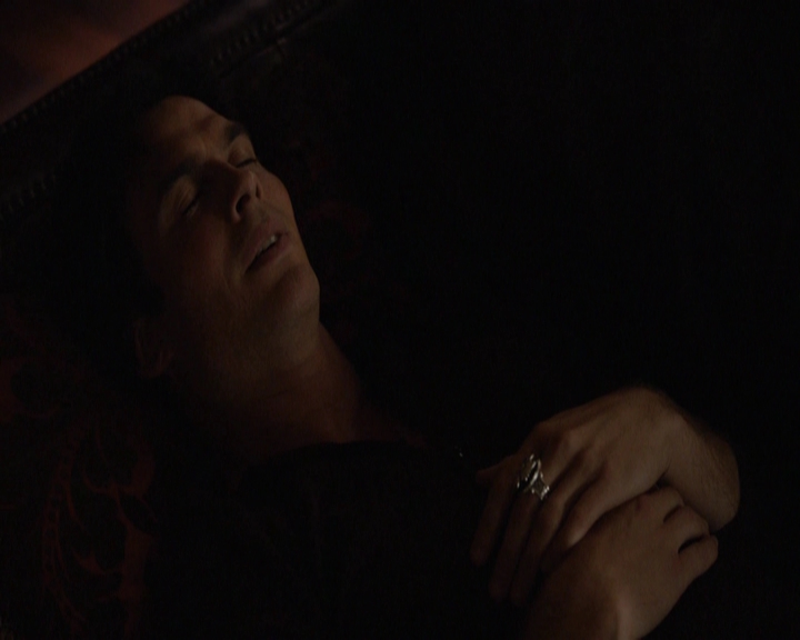 VampireDiariesWorld-dot-nl_7x08HoldMeThrillMeKissMeKillMe-deletedscenes0013.jpg