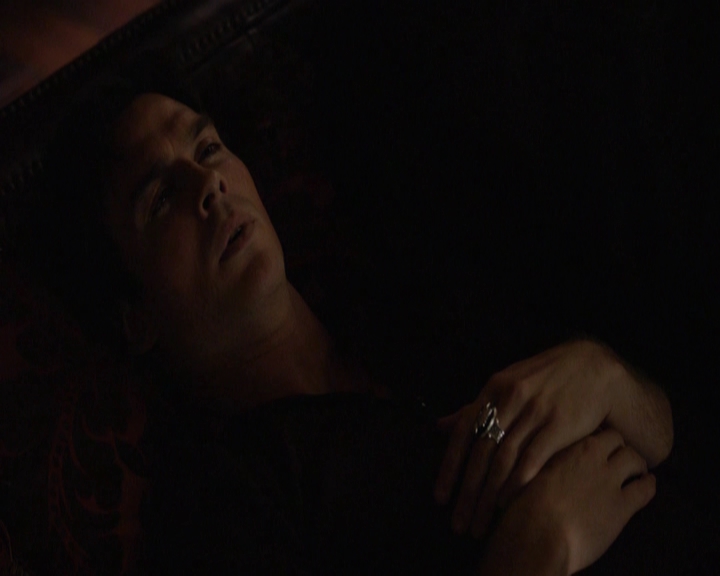 VampireDiariesWorld-dot-nl_7x08HoldMeThrillMeKissMeKillMe-deletedscenes0014.jpg