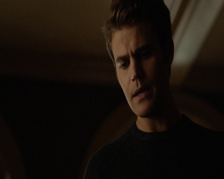 VampireDiariesWorld-dot-nl_7x08HoldMeThrillMeKissMeKillMe-deletedscenes0015.jpg