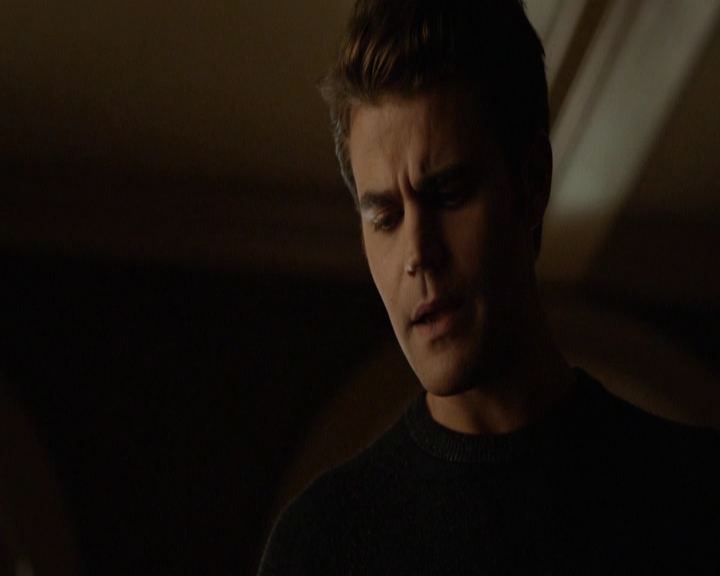 VampireDiariesWorld-dot-nl_7x08HoldMeThrillMeKissMeKillMe-deletedscenes0017.jpg