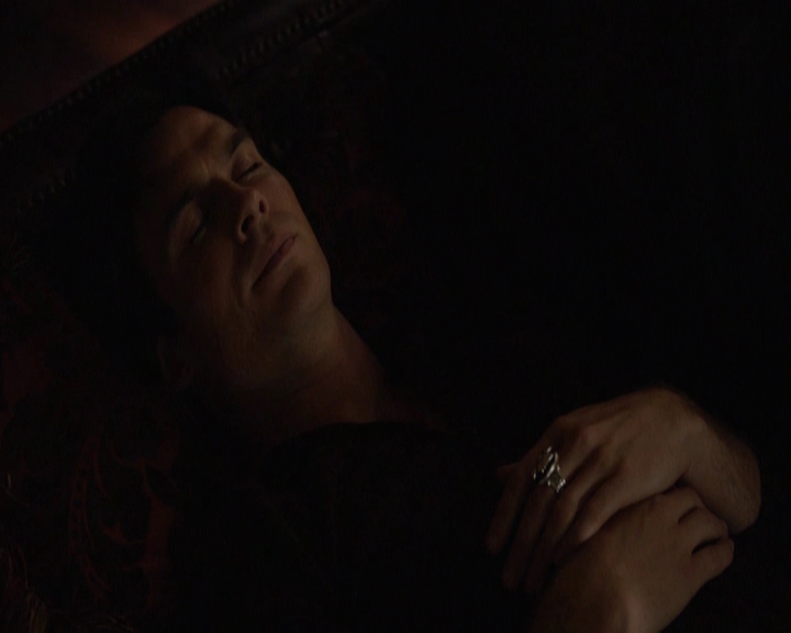 VampireDiariesWorld-dot-nl_7x08HoldMeThrillMeKissMeKillMe-deletedscenes0018.jpg