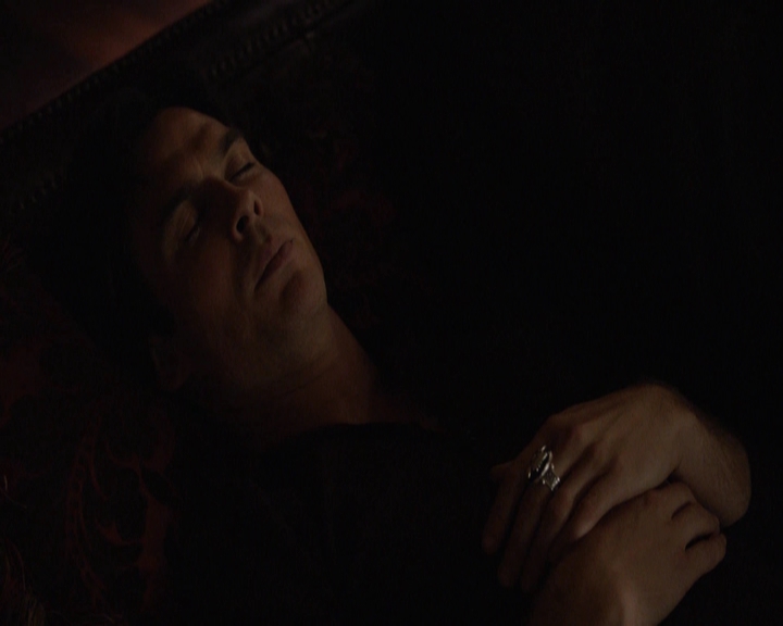 VampireDiariesWorld-dot-nl_7x08HoldMeThrillMeKissMeKillMe-deletedscenes0019.jpg