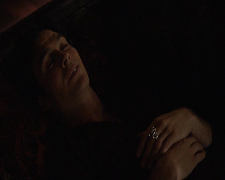 VampireDiariesWorld-dot-nl_7x08HoldMeThrillMeKissMeKillMe-deletedscenes0020.jpg