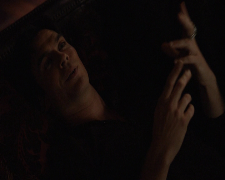 VampireDiariesWorld-dot-nl_7x08HoldMeThrillMeKissMeKillMe-deletedscenes0021.jpg