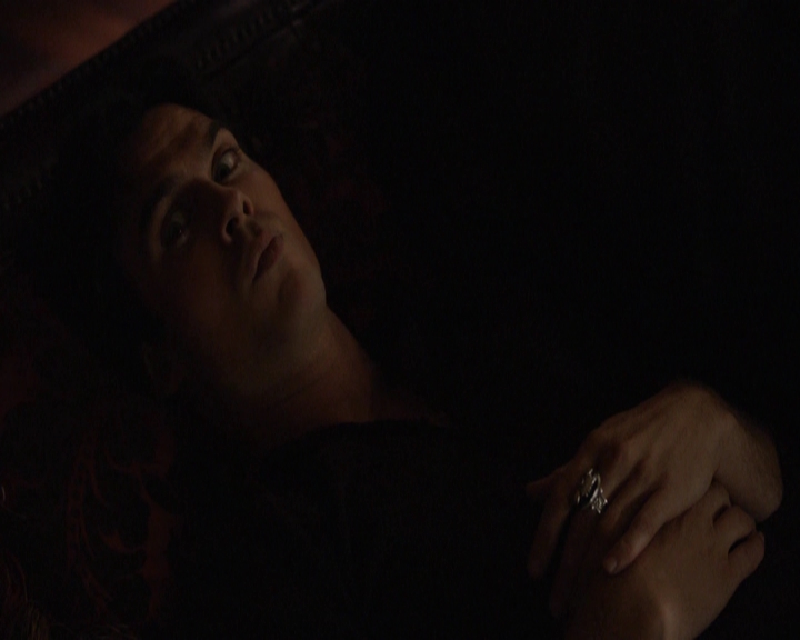 VampireDiariesWorld-dot-nl_7x08HoldMeThrillMeKissMeKillMe-deletedscenes0024.jpg