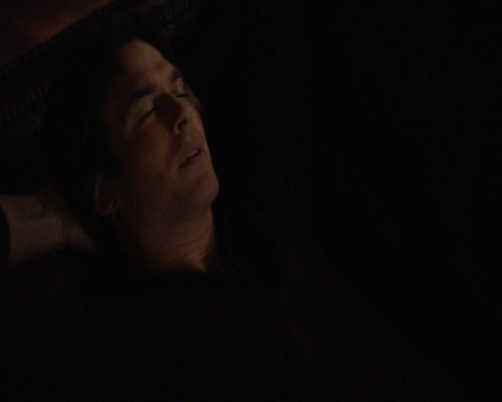 VampireDiariesWorld-dot-nl_7x08HoldMeThrillMeKissMeKillMe-deletedscenes0028.jpg