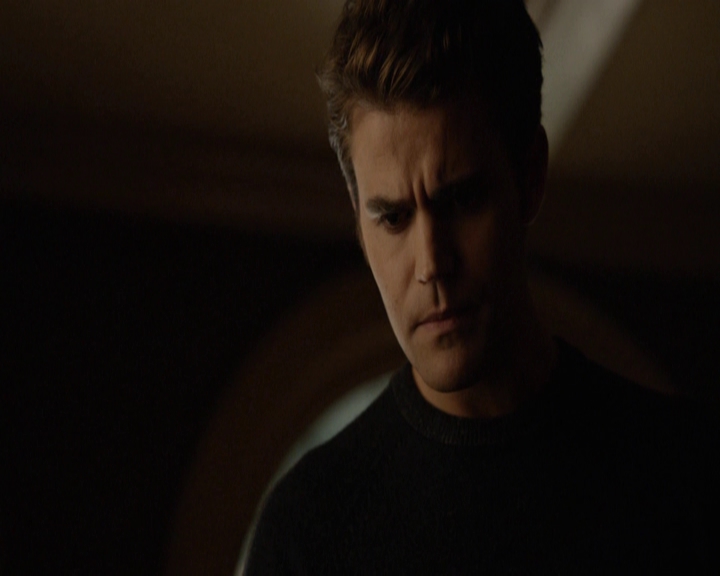 VampireDiariesWorld-dot-nl_7x08HoldMeThrillMeKissMeKillMe-deletedscenes0029.jpg