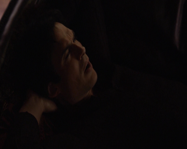 VampireDiariesWorld-dot-nl_7x08HoldMeThrillMeKissMeKillMe-deletedscenes0032.jpg