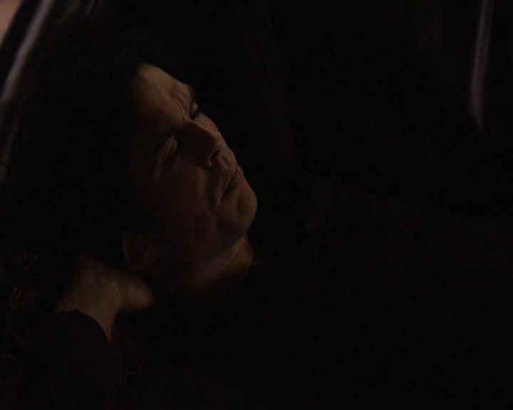 VampireDiariesWorld-dot-nl_7x08HoldMeThrillMeKissMeKillMe-deletedscenes0033.jpg