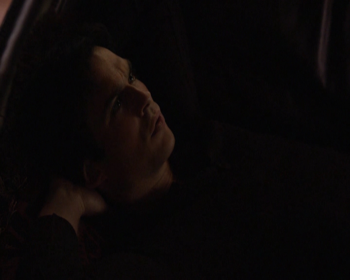 VampireDiariesWorld-dot-nl_7x08HoldMeThrillMeKissMeKillMe-deletedscenes0034.jpg