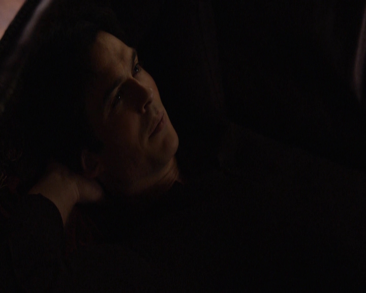 VampireDiariesWorld-dot-nl_7x08HoldMeThrillMeKissMeKillMe-deletedscenes0041.jpg