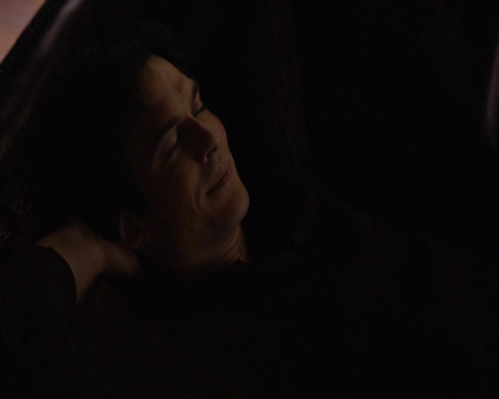 VampireDiariesWorld-dot-nl_7x08HoldMeThrillMeKissMeKillMe-deletedscenes0043.jpg