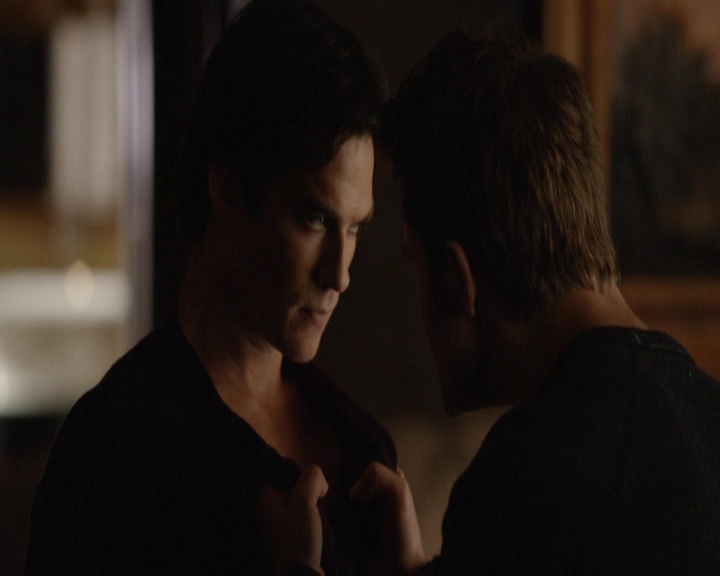 VampireDiariesWorld-dot-nl_7x08HoldMeThrillMeKissMeKillMe-deletedscenes0050.jpg