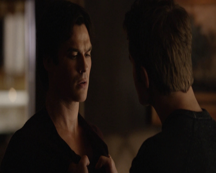 VampireDiariesWorld-dot-nl_7x08HoldMeThrillMeKissMeKillMe-deletedscenes0055.jpg