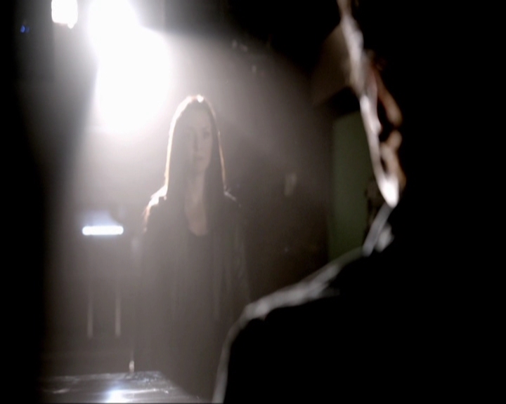 VampireDiariesWorld-dot-nl_7x08HoldMeThrillMeKissMeKillMe0035.jpg