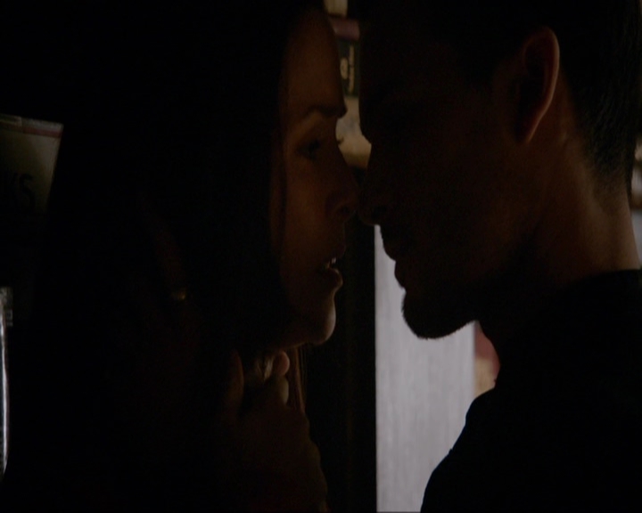 VampireDiariesWorld-dot-nl_7x08HoldMeThrillMeKissMeKillMe0392.jpg