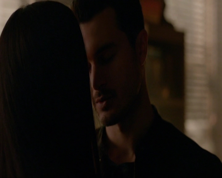 VampireDiariesWorld-dot-nl_7x08HoldMeThrillMeKissMeKillMe0394.jpg