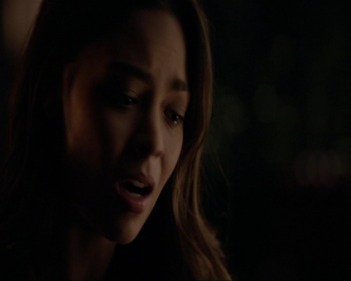 VampireDiariesWorld-dot-nl_7x08HoldMeThrillMeKissMeKillMe1964.jpg