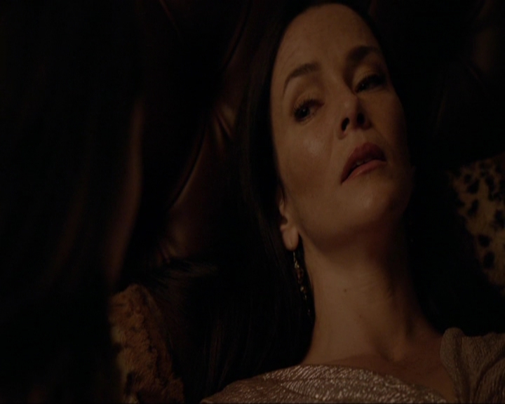 VampireDiariesWorld-dot-nl_7x08HoldMeThrillMeKissMeKillMe1969.jpg