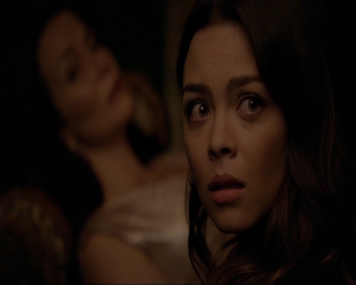 VampireDiariesWorld-dot-nl_7x08HoldMeThrillMeKissMeKillMe1977.jpg